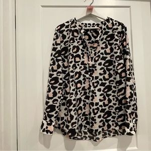 🔥Talbots Light pink and Leopard print Long Sleeve Blouse- size L